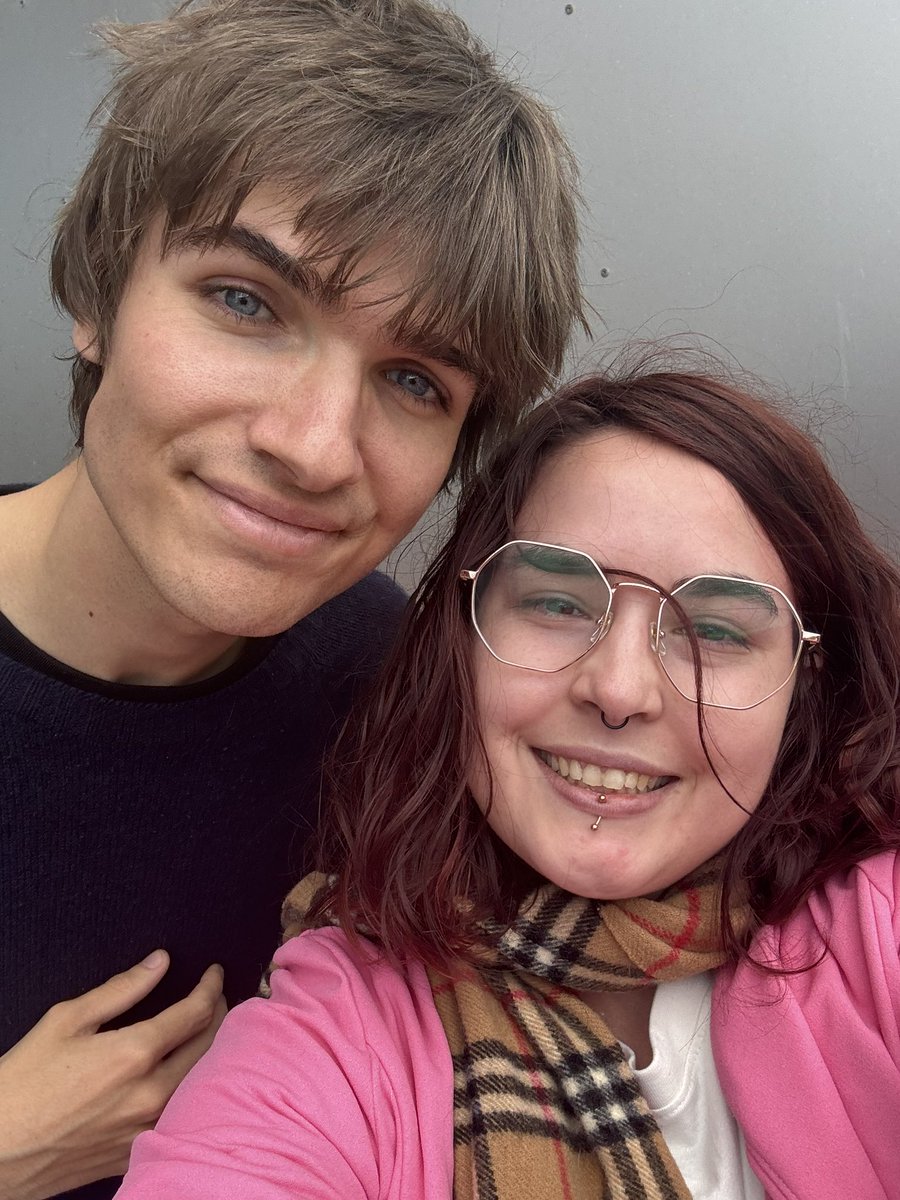 Pitch0utiffa's tweet photo. Milles merci pour ces moments de tournée ❤️ mille merci pour ton humour et également ta gentillesse et je suis fière d’être parmi tes filles du 1er rang
Je met le clap de fin pour cette tournée ❤️ j’ai hâte de te revoir très bientôt avec de nouvelles musique ❤️ @iamdonmcqueen https://t.co/uv92SbpSqq