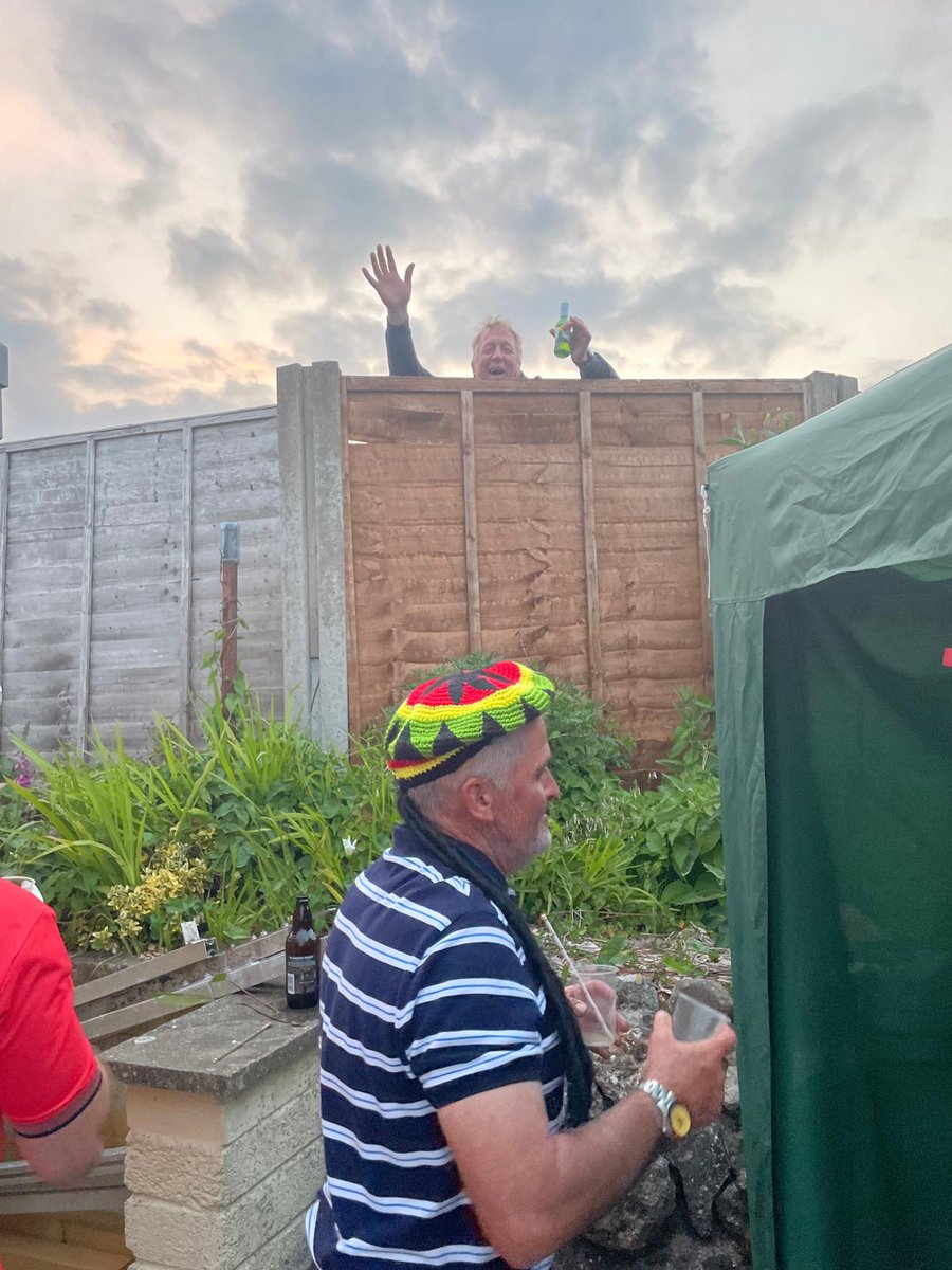 Does any one know this idiot who kept peeping over our fence yesterday afternoon whilst we were having a quiet party 🤔