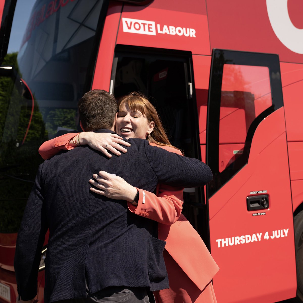 AngelaRayner's tweet photo. This is not a drill - it’s a battle bus. 🚍 

Strength in numbers in Northampton South for Labour’s marvellous candidate @mike_reader 

We’ll change Britain together. 🌹 https://t.co/6yFsZNzQHB