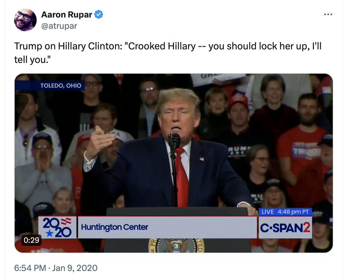 atrupar's tweet photo. TRUMP: "I didn't say 'lock her up'"

REALITY: https://t.co/Nt4FIATGTq