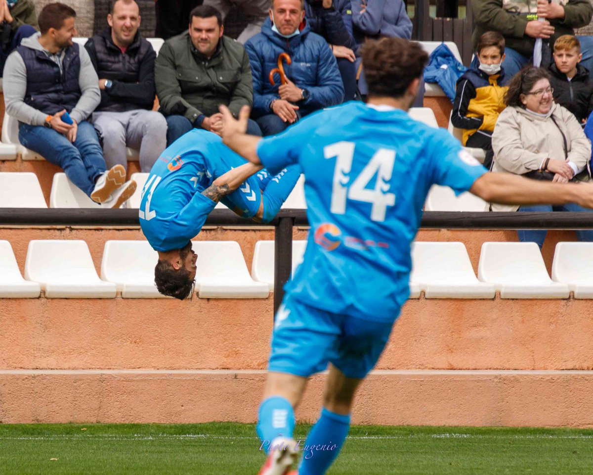 Quiero felicitar por su ascenso a 1 RFEF  al autor del gol que más he celebrado en mi vida, precisamente contra tu Marbella. El hombre con más maldad del mundo y con el mejor exterior que se recuerda. Siempre a colocar. MIAUUUUUU <a href="/Gato__7/">Gato</a> 🐈🐈🐈 y a las 22:00 a dormir📴