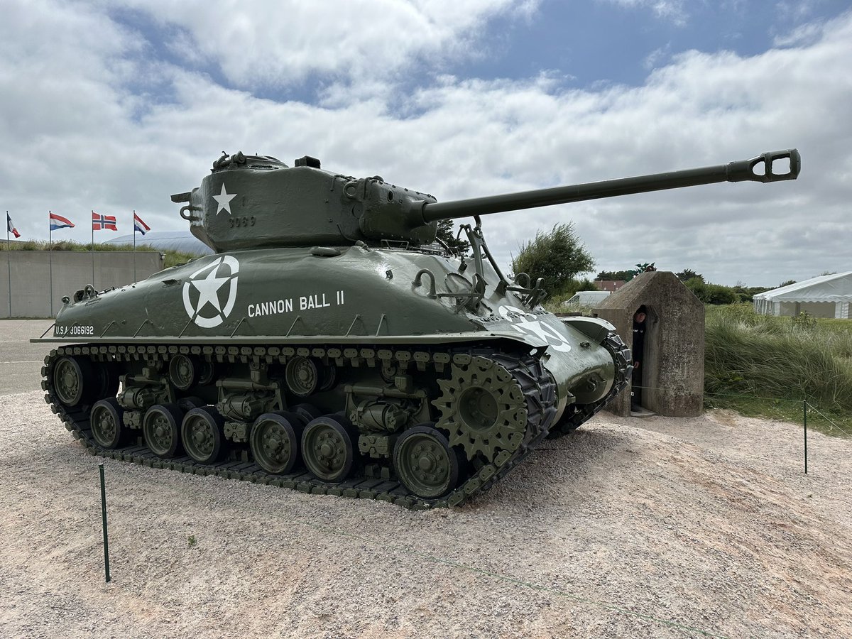 Where’s <a href="/Bigroey/">Paul (Roey) 🐝🏍🍷🥃🍺🍹🪚🔨🏍📷🏍</a> ? No place is safe from him “finding a toilet” #dday