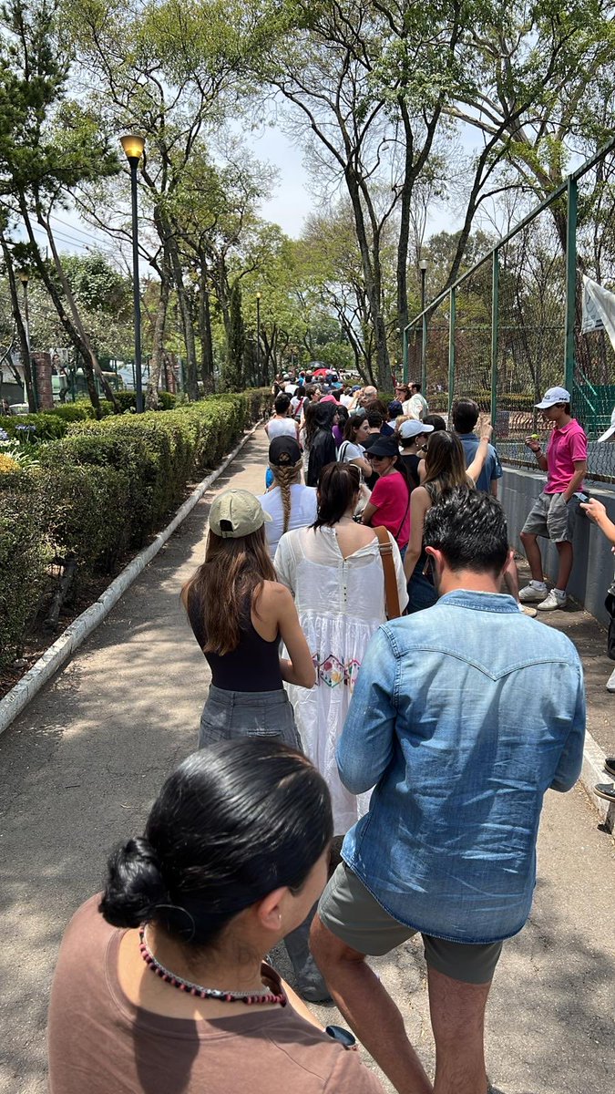 🔴 Urgente ; En Cuajimalpa me reportan que TODO estaba en calma pero llegaron 4 policías a decir que por Inseguridad se cerraba la casilla ! La gente quiere linchar a los policías ! ⁦<a href="/INEMexico/">@INEMexico</a>⁩ ⁦<a href="/FEPADE_CDMX/">Fiscalía Electoral de la Ciudad de México</a>⁩ !