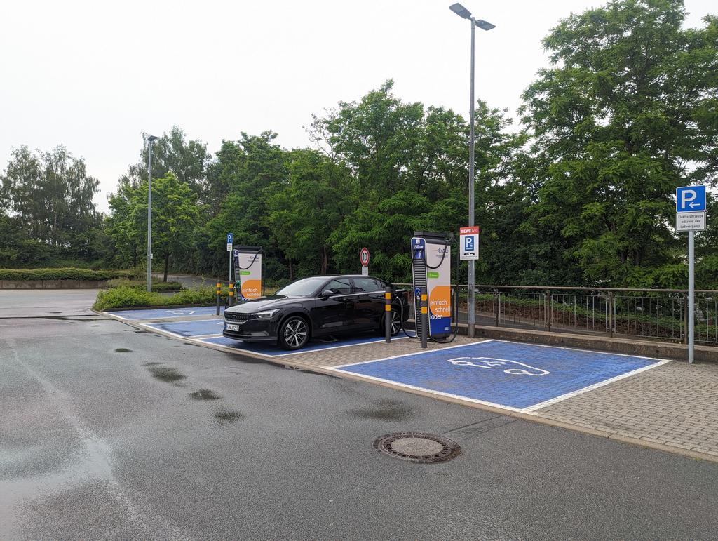Puppelzzz's tweet photo. #polestar2 #roadtrip #Sonntag #bischofswerda #sachsen #germany @enbw #enbw #hypernetz https://t.co/VFY9ISDxwT