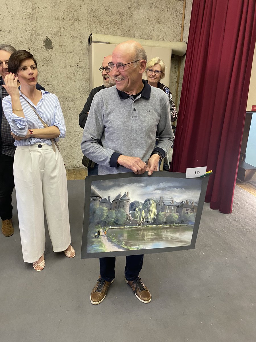 JpLeScornet's tweet photo. Un des plus beaux villages de France est forcément une source d’inspiration ! #LesPeintresDansLaCité #LassayLesChateaux #PetitesCitésDeCaractères @jean_raillard @CardosoDavid53 https://t.co/ktoxDzbpeG