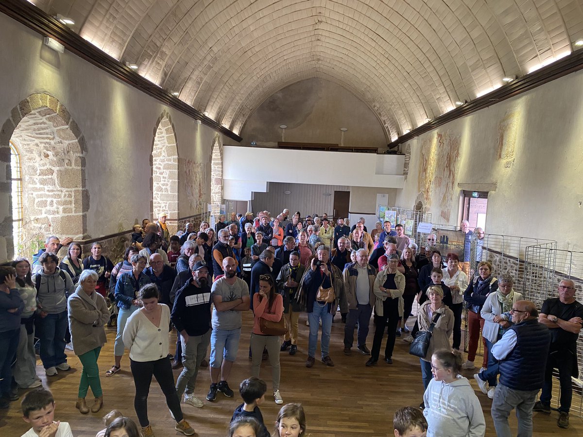 JpLeScornet's tweet photo. Un des plus beaux villages de France est forcément une source d’inspiration ! #LesPeintresDansLaCité #LassayLesChateaux #PetitesCitésDeCaractères @jean_raillard @CardosoDavid53 https://t.co/ktoxDzbpeG