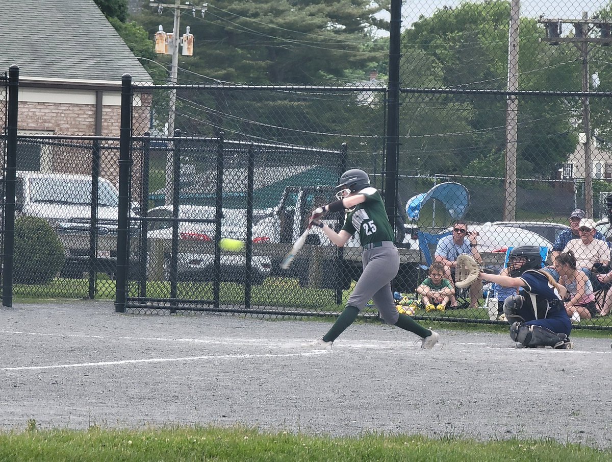 Goldberg with another key hit in bottom of 5. She knocks in PR  Catalina Chipman with a single down RF line to make it 4-1.
Goldberg later scores on a bases loaded walk by DiPietro.
5-1 Top of 6th.