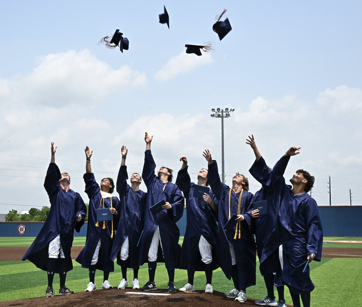 .<a href="/BridgelandCFISD/">Bridgeland HS</a> held a special graduation ceremony today for the eight <a href="/BridgelandBsb/">Bridgeland Baseball</a> seniors who missed the BHS celebration due to the regional finals. #BridgelandGrad #CFISDspirit 🎓