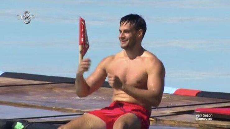 Ulan 2020'de parviz'i destekledim elendi 21'de seni destekledim yarım kaldık 22'de yine seji destekledim tarihin en saçma senaryosu oldu 23'de izlemedim bile bu sezon ne olur Allah rızası için sen şampiyon ol adam lütfen #Survivorallstar2024 #batuhankaracakaya