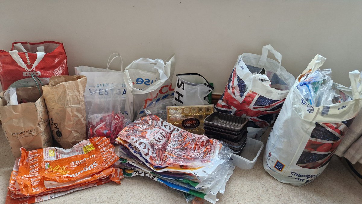 BayRecycling's tweet photo. This week's @TerraCycle haul courtesy of #LancasterUK residents. #recycling #plastic 

Enough to send off kgs of Coffee bags &amp; Babybel packaging to support @BayFoodbank https://t.co/Asvtz8TZ6E