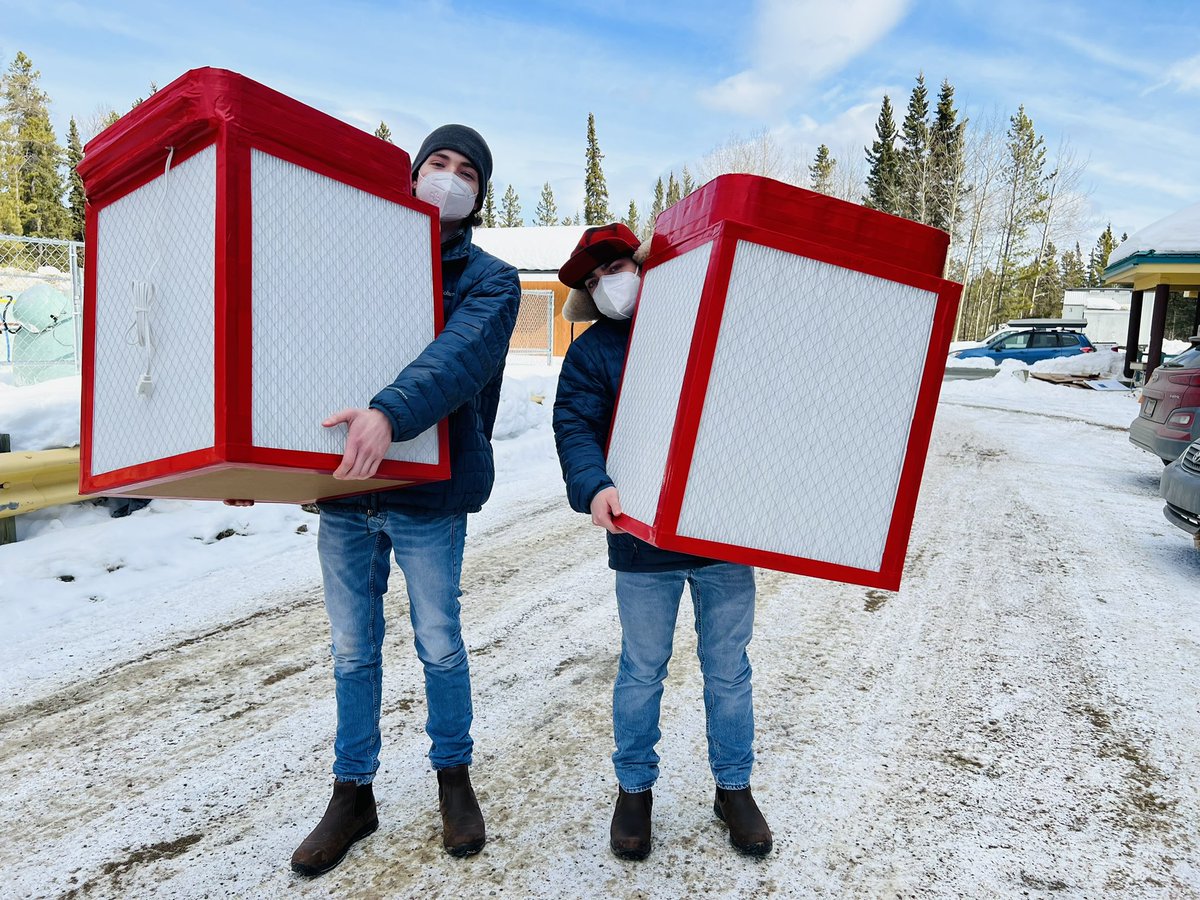 11/ A throwback to March 2022, when my sons & I were dropping off #CorsiRosenthalBoxes at a school just outside #Whitehorse. Please wear a mask (#N95 preferably) & ventilate/filtrate shared air. #ThePandemicIsNotOver