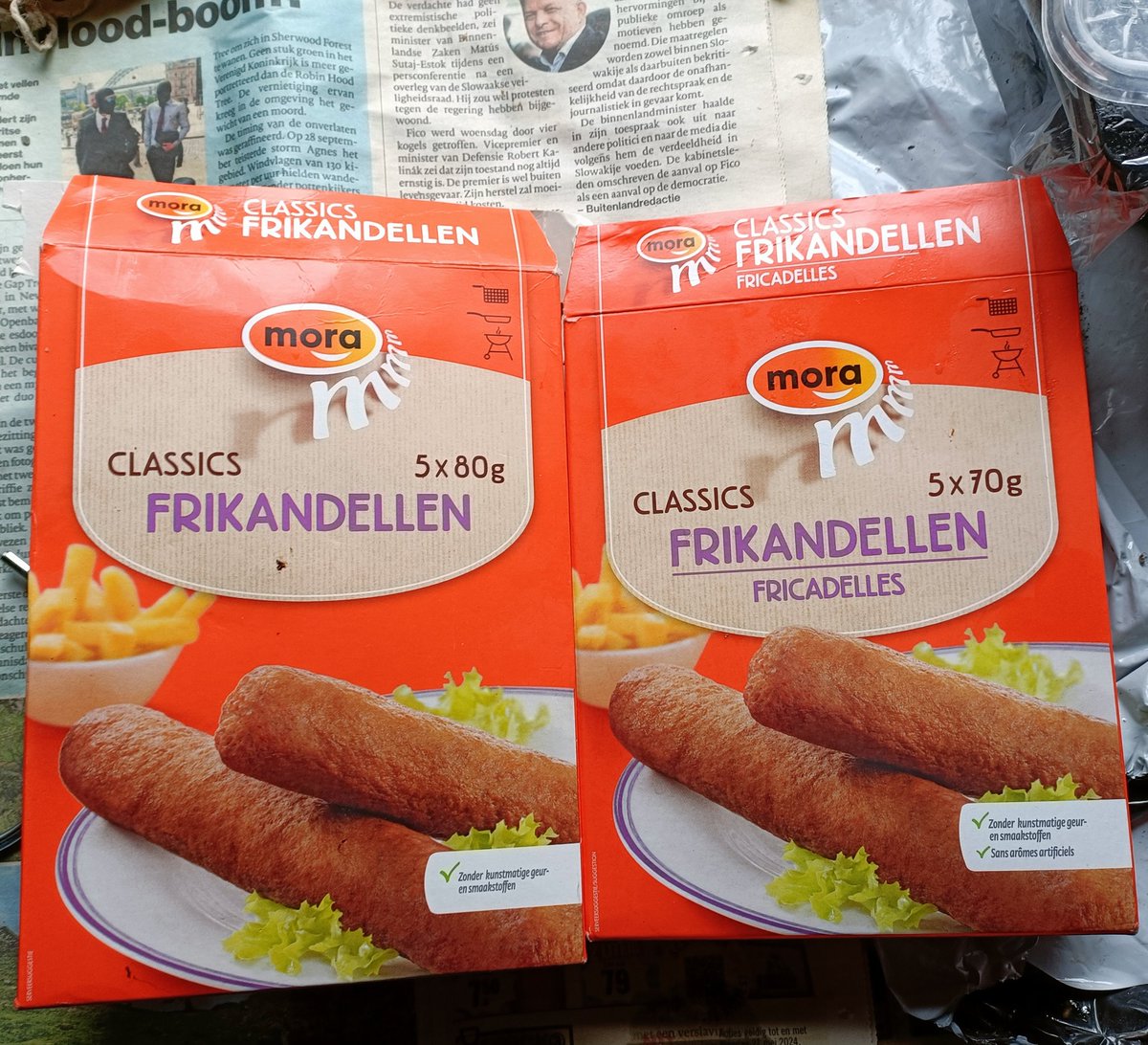 Rubenrvde's tweet photo. Mora frikandellen have shrunk from 80g to 70g. Unacceptable. I hate shrinkflation. https://t.co/mtOirU0uMy