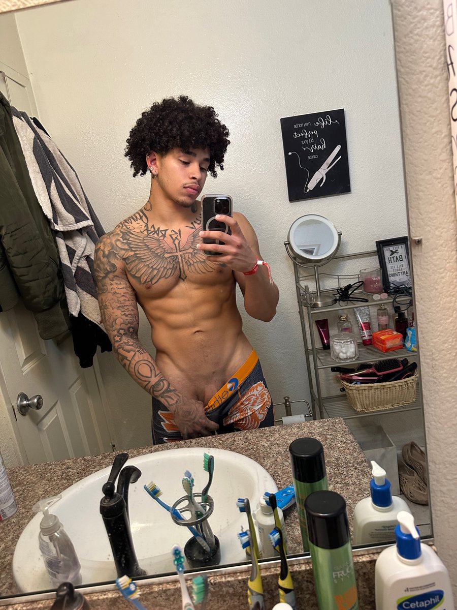 Lightskintatte's tweet photo. RT if this dick is your type 😘 https://t.co/5BRzCsejCc