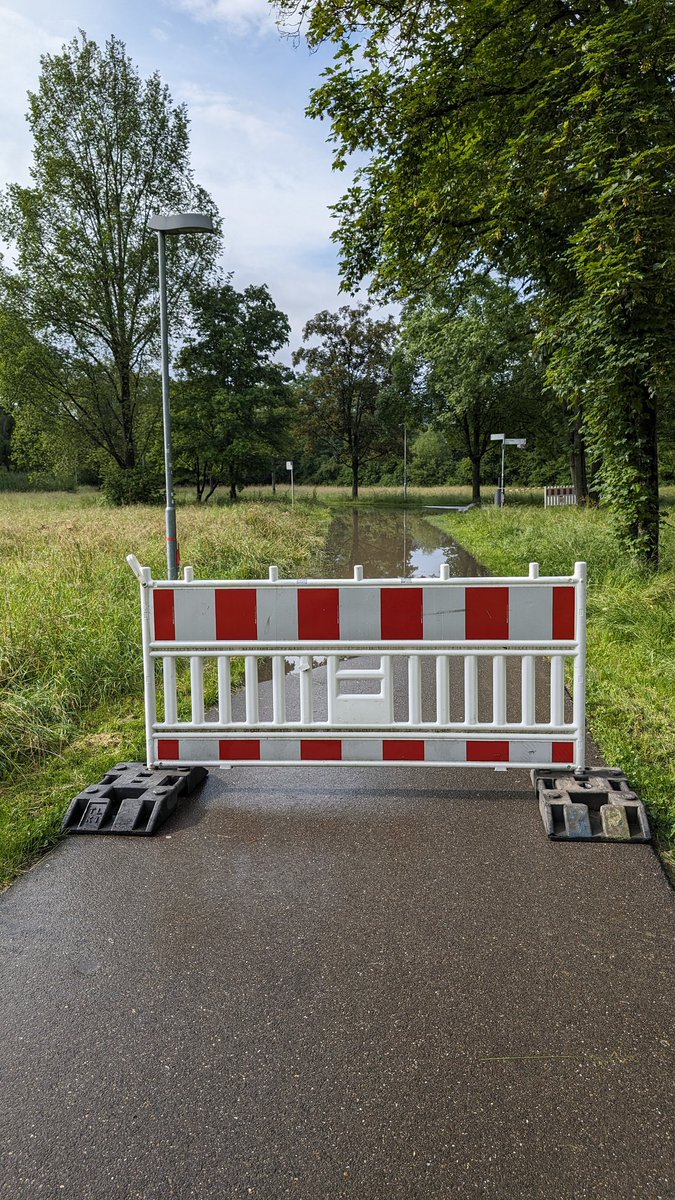 Aktuelles zur Hochwasserlage:
zunächst noch ein großes Dankeschön an das Team des Betriebshofs und der stadtwerke waiblingen für die tolle Zusammenarbeit der letzten Tage.
Die Lage entspannt sich weiter. Aktuell sind noch einige Rad- und Gehwege gesperrt.