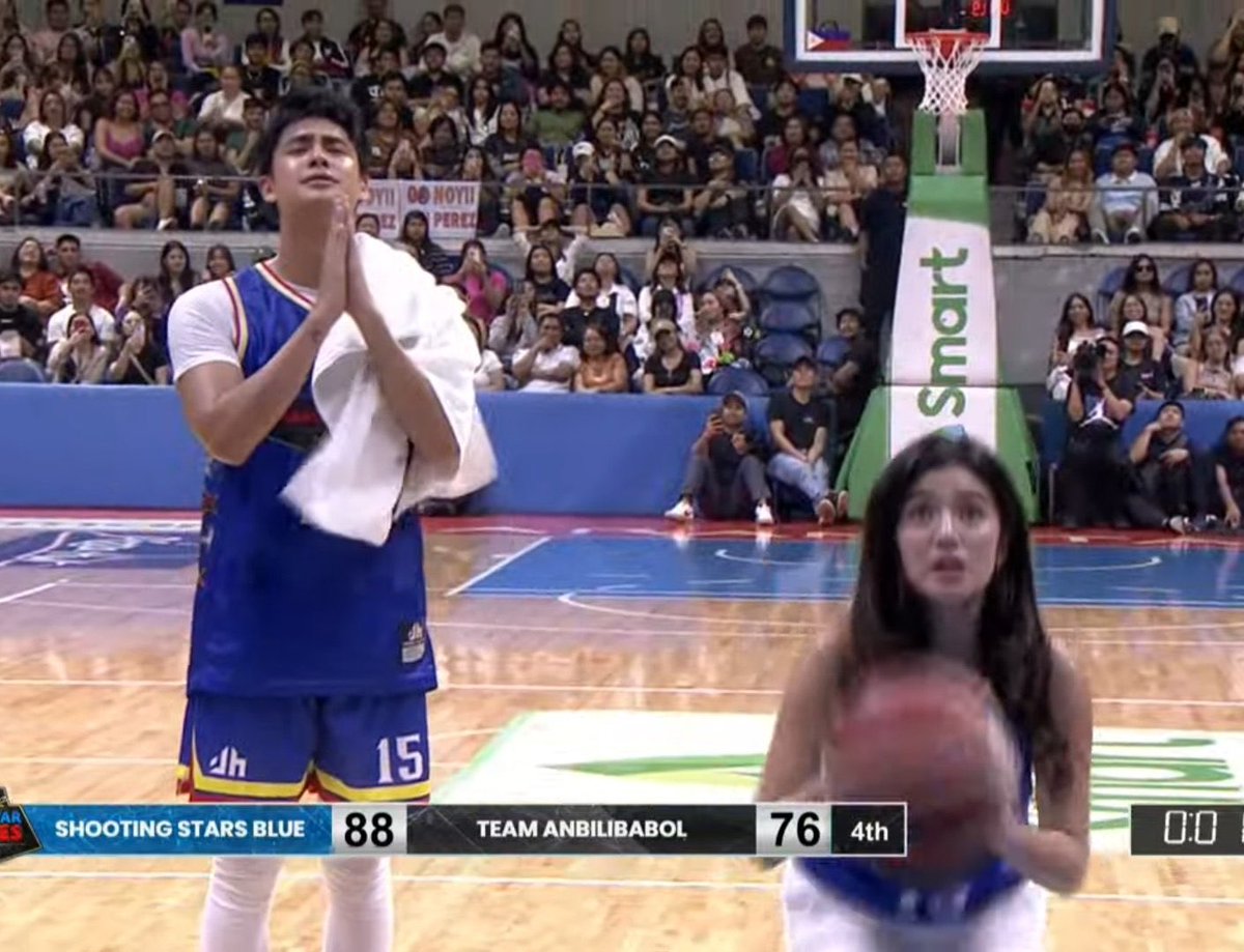CloudsNeko's tweet photo. Pinasaya nyo ako, DonBelle
AHAHAHAHA. Winner shot today.

OA bf and nonchalant gf
Just for fun lang po itong fanart

GAME ON DONNY

#DONNYOurBestPlayer
#BringItOnDONBELLE
#DonBelle https://t.co/Kv80NJfYHy