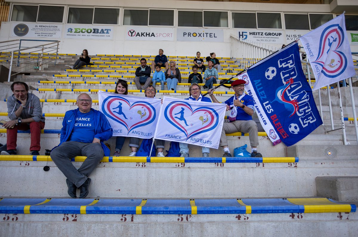SudLadiesCup's tweet photo. #FRAPAN 🇫🇷🇵🇦 | Les supporters sont aussi présents 💪
📸@SportsPhotoProj
#SLC2024 https://t.co/fbJrfFNTEF