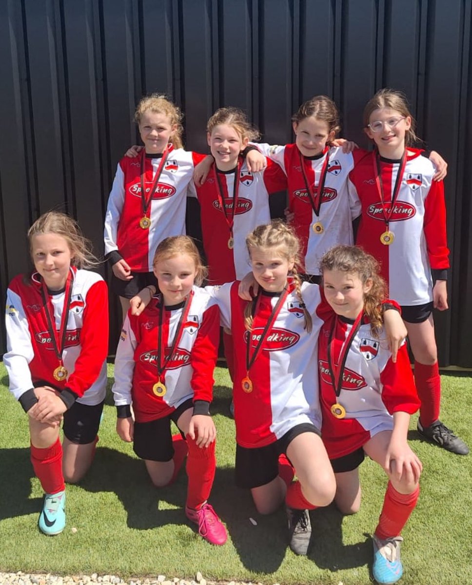 OldWulfsJFC's tweet photo. Big day for Old Wulfs today 

Massive thank you to all Managers and Coaches for creating these opportunities for our kids to enjoy the game we all love 

#lotsofsmiles

🔴⚪️🐺 https://t.co/n1paoTlzFN