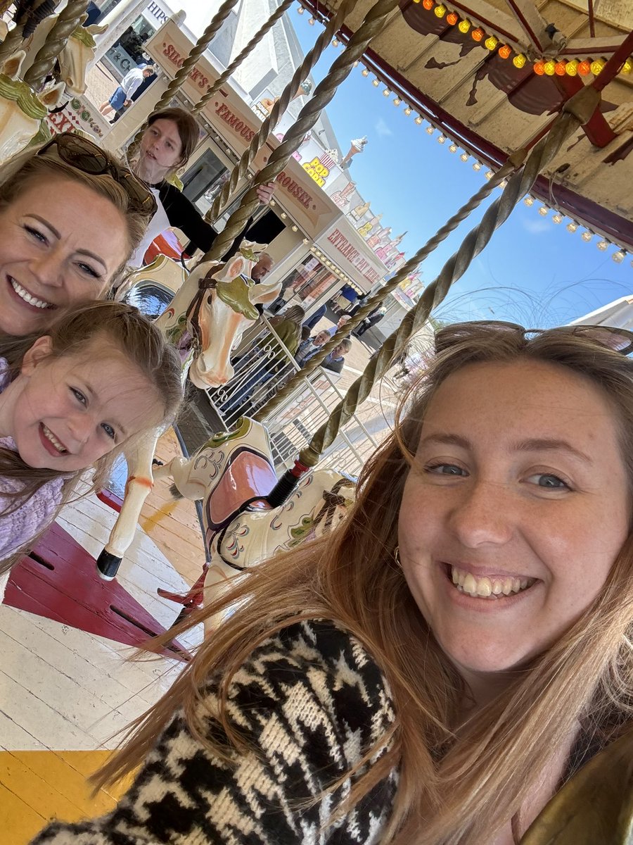 MissBatchelor tweet media