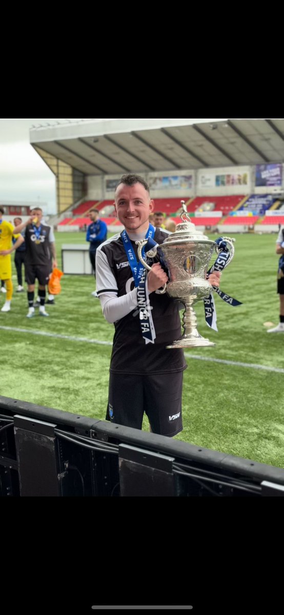 Dean Cairns tweet media