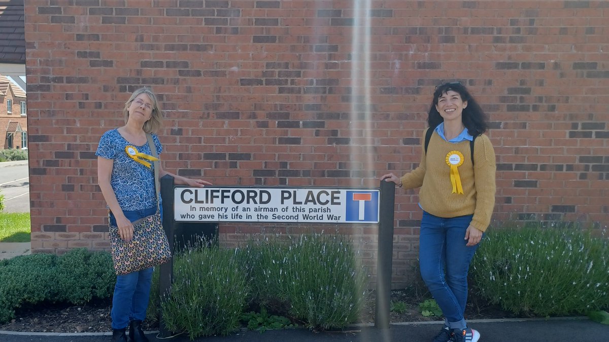 MP4Stratford's tweet image. Wonderful door knocking session in sunny #Shipston today ☀️, talking to residents, visiting the Sensory Garden and meeting with community groups.
#LibDemDoorstep🔶️
#WinningHere🧡
@SuALibDems