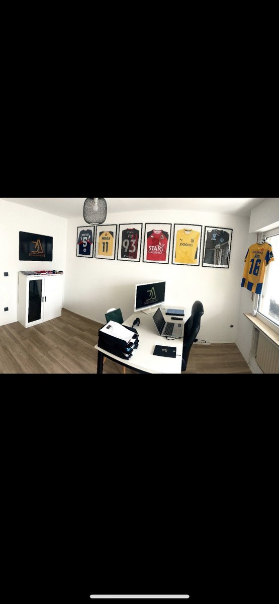 ribeiroDav_'s tweet photo. Mon dernier tweet remontait au 9 novembre 2023. 

Je reviens vers vous pour savoir est ce qu’il y’a des agents ou des '' agents en devenir '' dans ma TL. 

Ayant passer mon examen d’agent il y’a 3 semaines, je suis à la recherche de jeune agents aussi passionnées que moi. https://t.co/tuozwvhOvz