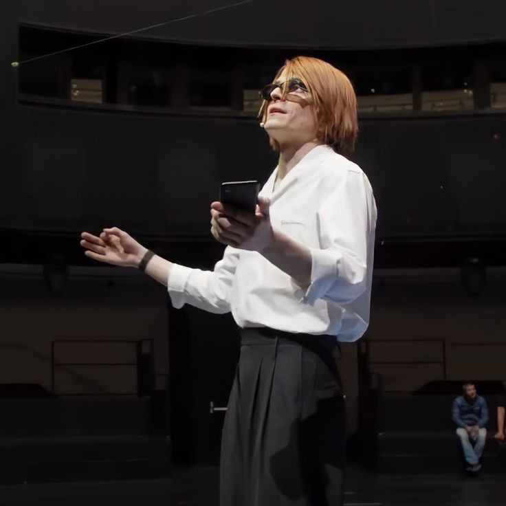 Надо бы пересмотреть МГЧД, хотя бы ради этого момента, который у меня прочно ассоциируется с НАКОНЕЦ ВЫХОДИТ СЕРЕЖЕНЬКА У СЕРЕЖИ ВСЁ ПОЛУЧАЕТСЯ ПОХЛОПАЕМ СЕРЕЖЕНЬКЕ СЕРЁЖА МОЛОДЕЦ