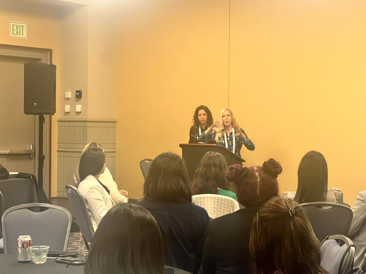 wisit661's tweet photo. 👏🏻Great collaborative group  @AST_LDCOP led by @KristaLentine at @ATCMeeting meeting with a full room and excellent engagement ! Happy and wonderful team 🙂 #ATC2024Philly #Nephrology #ATC2024 https://t.co/WlIdCdefyk