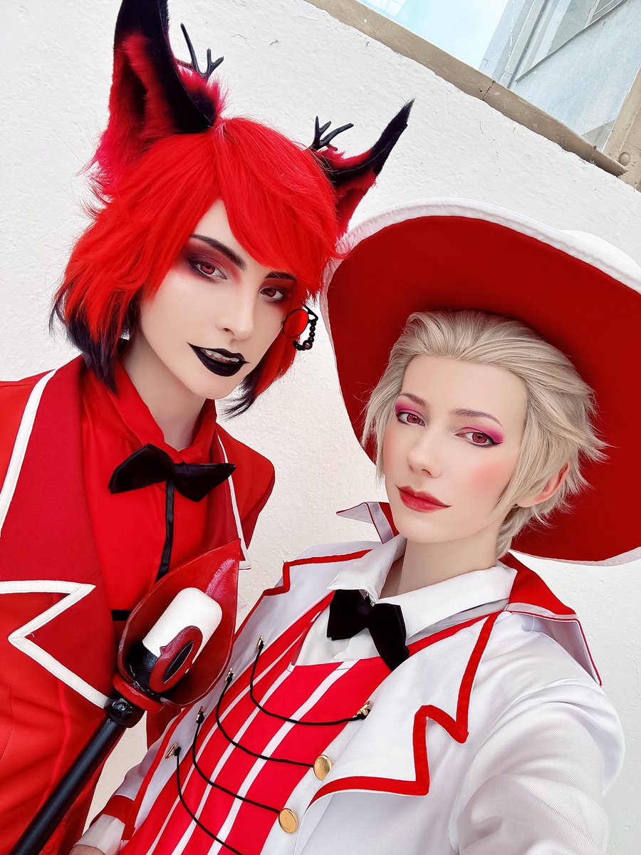 Our first #radioapple selfie~ ❤️‍🔥

At first we were a little worried about how we would look but in the end it turns out really good 🥹

My small king of Hell himself Lucifer <a href="/CosplaySanny/">Sanny Cosplay / Ko-Fi</a> ~ ❤️‍🔥 and <a href="/LillyCosplay/">Lilly Bakamoto cosplay</a>  as Alastor ❤️‍🔥