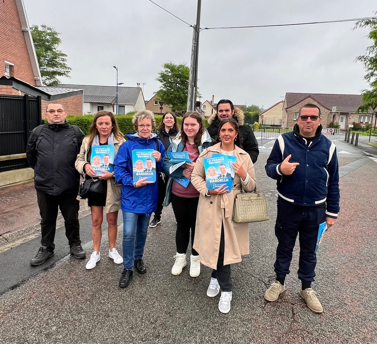 ArnauddeRigne's tweet photo. Le RN de la #circo6211 omniprésent pour ce dernier week-end de campagne à #Carvin, #MontignyEnGohelle, #CourcellesLèsLens, #Rouvroy et #NoyellesGodault !
Merci à nos élus, à nos militants et au @RNJ_62 !
#VivementLe9Juin pour la victoire éclatante de @J_Bardella 🇨🇵 https://t.co/Qv3Ecor46Y