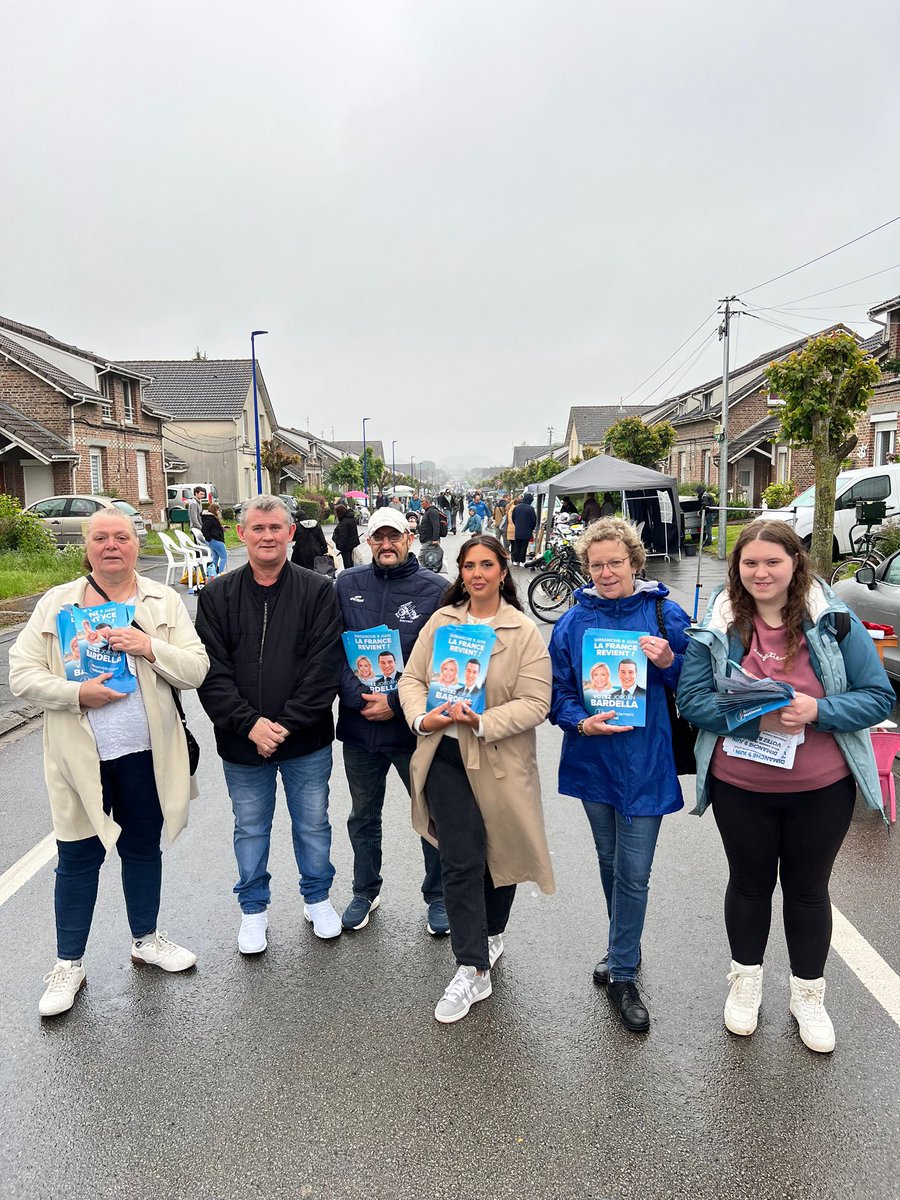 ArnauddeRigne's tweet photo. Le RN de la #circo6211 omniprésent pour ce dernier week-end de campagne à #Carvin, #MontignyEnGohelle, #CourcellesLèsLens, #Rouvroy et #NoyellesGodault !
Merci à nos élus, à nos militants et au @RNJ_62 !
#VivementLe9Juin pour la victoire éclatante de @J_Bardella 🇨🇵 https://t.co/Qv3Ecor46Y