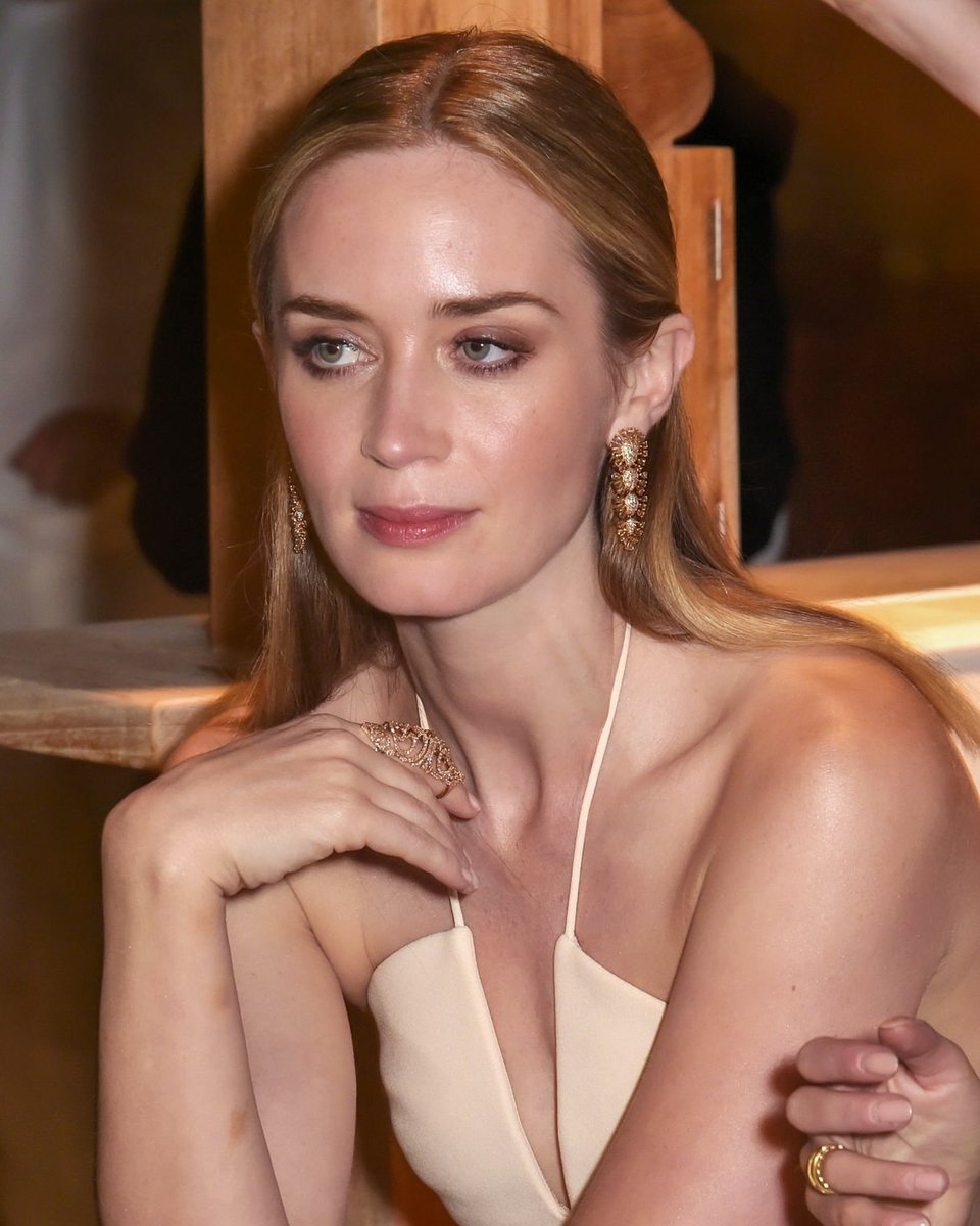 best of emily blunt (@badpostblunt) on Twitter photo 