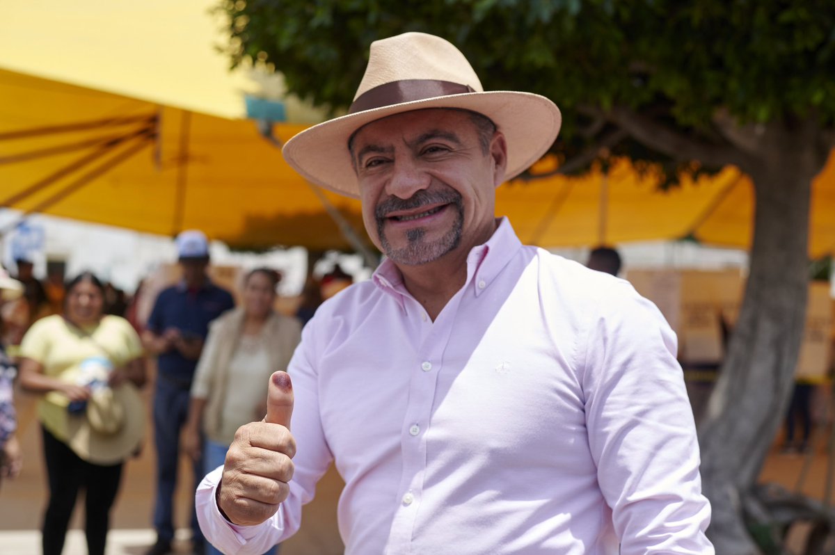 MGChalco's tweet photo. Como todo ciudadano mexicano, esta mañana acudí a las casillas para ejercer mi #Voto 

Hoy es un día importante para todas y todos porque la #Democracia se construye con #ParticipaciónCiudadana, ejerciendo nuestros #Derechos https://t.co/yYL9voE2UF