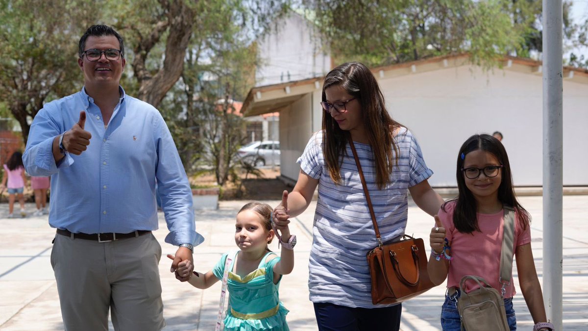HjMontero's tweet photo. Ya fuimos a votar. 
Se siente y se ve un gran ánimo de participación en esta jornada electoral en #Aguascalientes https://t.co/4uPMQKX0yF