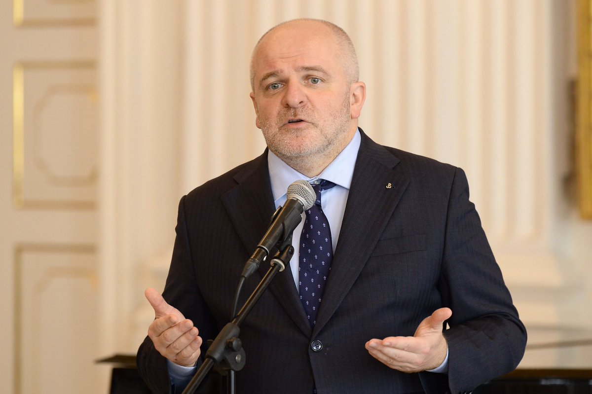 pawelkowalpl's tweet photo. @StudiumObywatel Studium Obywatelskie im. Pawła Adamowicza ma równo 3 lata a myśmy dzisiaj w Pałacu w Wilanowie świętowali obronę prac kolejnej grupy!

#ksztalcimy #szkoła #studia #mba #wilanow #mazowsze #Gdańsk #warszawa #zmiany #praca #działanie #dyplom  #ekologia https://t.co/z2xbfEDESA