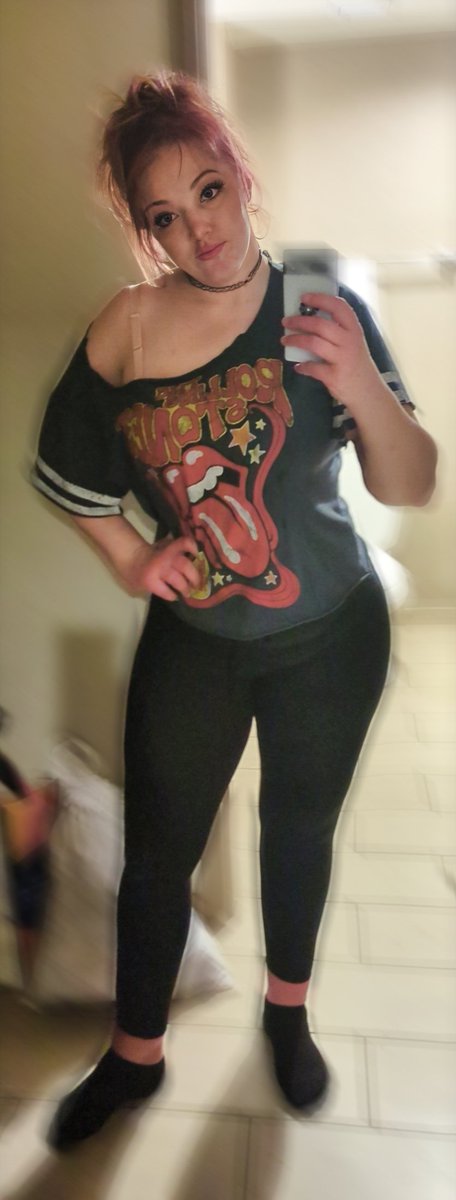 DaniXMaeX's tweet photo. Knoxville for a few days!! 📱 

#meetups #irl #huker #date #nsfw #adultfun https://t.co/jNd7SCvbH6