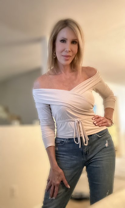Sunday Funday! 😀 I&rsquo;ll be around in my DMs:  https://t.co/8Ng4kPg3MJ  XOXO 💋  #sunday #sundayfunday  #casualstyle<a href="/tag/sundayfunday"class="tags"><span>#sundayfunday</span></a><a href="/tag/sunday"class="tags"><span>#sunday</span></a><a href="/tag/casualstyle"class="tags"><span>#casualstyle</span></a><a href="/tag/weekendvibe"class="tags"><span>#weekendvibe</span></a>