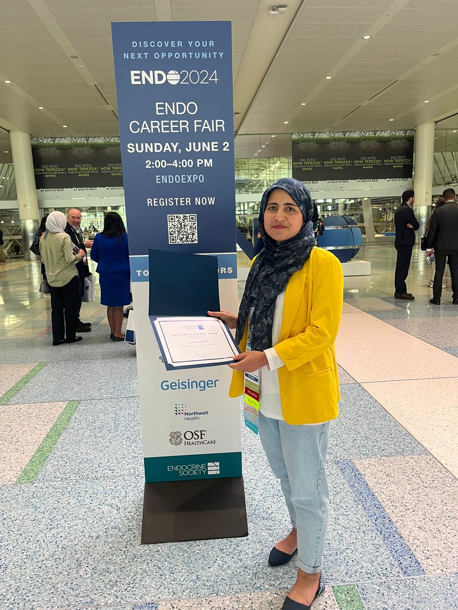 Diabetes_UIC's tweet photo. Congratulations again, now with that certificate #ENDO2024ππππ https://t.co/60nJDusNlO