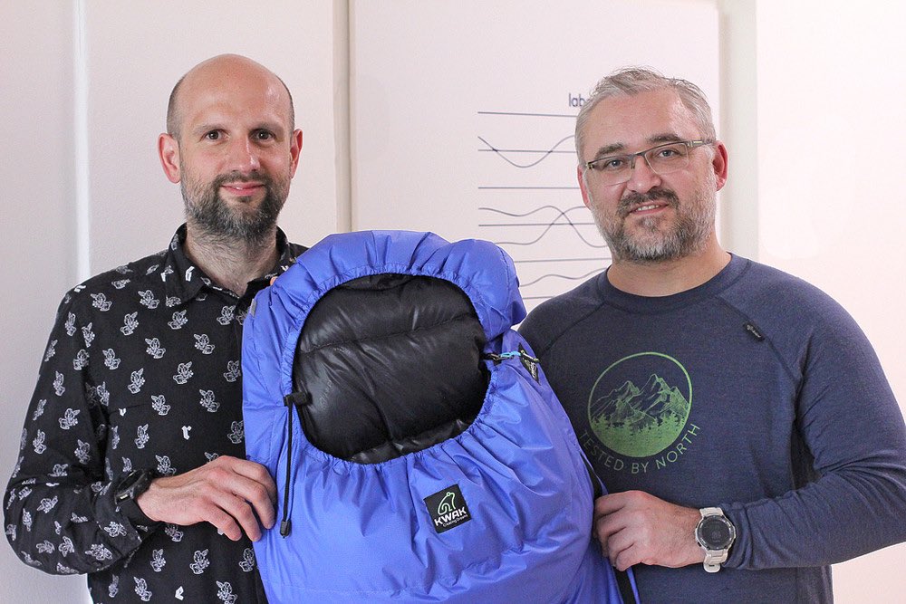 Peří a nanomembrána – ideální kombinace pro oděvy, které zahřejí a přitom nezvlhnou 👍 <a href="/TULiberec/">Technická univerzita v Liberci</a> 
tuni.tul.cz/a/peri-a-nanom…