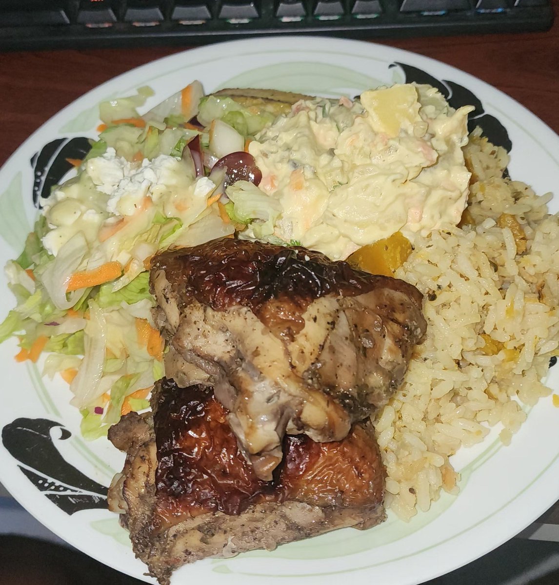 Sunday lunch... Featuring greens <a href="/doctabaddie/">Becoming🪽✨</a>