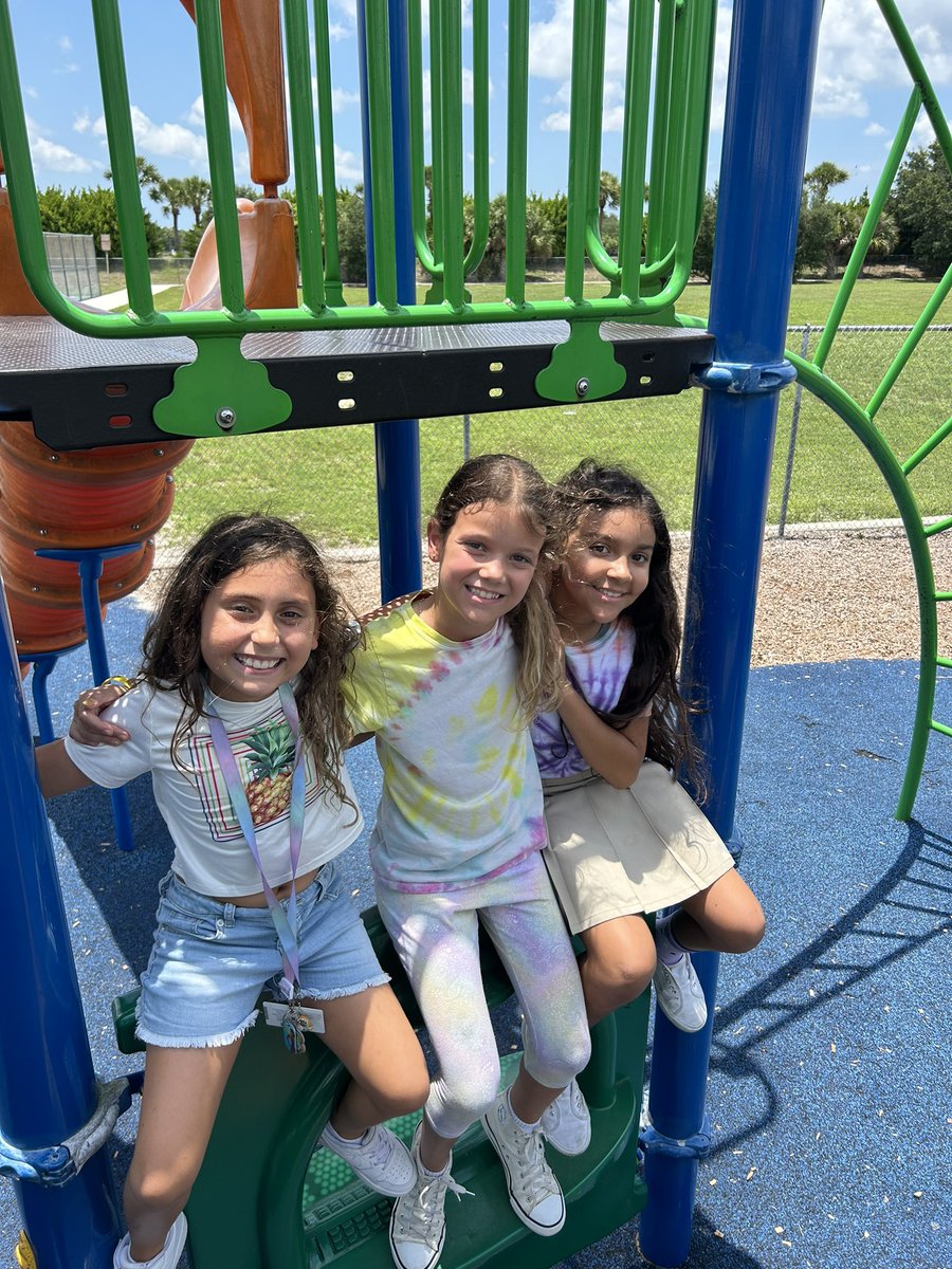 Soaking up the sun and celebrating making it to Paw Chart #19! I am so proud of these kiddos for always being leaders and following the BEAR Expectations. <a href="/CESCorkyBear/">Corkscrew Elementary</a>