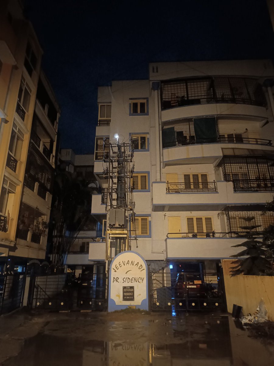 maverick_css's tweet photo. @NammaBESCOM sparks coming from a transformer at Jeevanadi Presidency, 6th Main, SG Palya, CV Raman Nagar https://t.co/9HJqaFKFQU