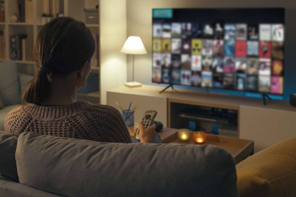 FBIElPaso's tweet photo. #BBBScamAlert: Scammers are targeting your smart TV. You open a streaming service on your TV but you can’t log in. A pop-up appears with a "problem" w/ your device or subscription. You must call a phone # or visit a website to fix it. Don't fall for it...https://t.co/ThCGSBsaxW https://t.co/Gb1vTn6E1j
