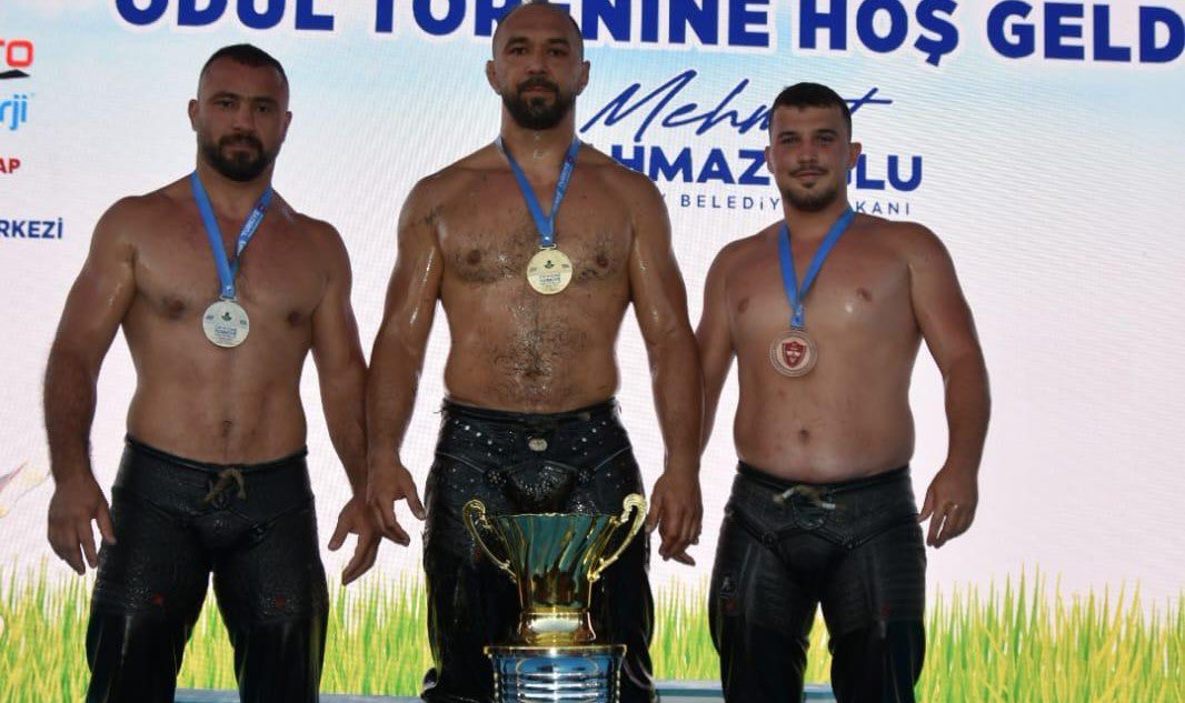 Megastar Zirvede!

Manavgat Belediyesi Güreş Kulübü sporcumuz Megastar Ali Gürbüz, CW Enerji Türkiye Yağlı Güreş Ligi’nin ikinci etabı olan Şahinbey Belediyesi Yağlı Pehlivan Güreşleri’nde birinci olmuştur. Başaltı kategorisinde kulübümüzün sporcusu Kemal Şahin 2. olurken,+