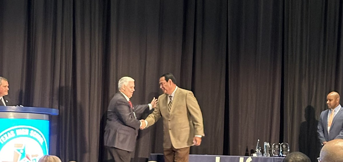 Dee Bernal tweet media