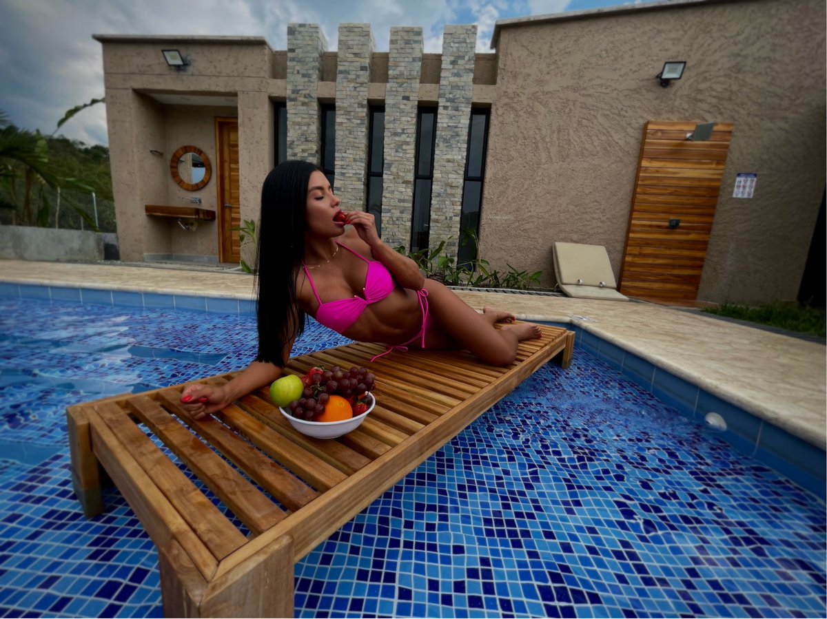 Diving into the sun and fun! 🌞💦 Who’s ready to make a splash? Tell me your ultimate sunny day adventure! #SundayFeeling #RT