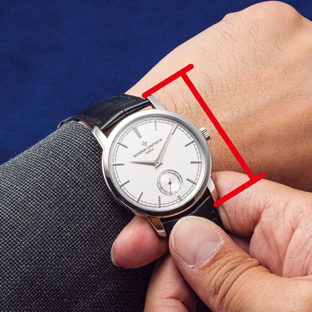 恥ずかしながら、時計のサイズで最も重要(だと僕は思ってる)図の赤の長さってなんて呼べばいいんですか……？
ケースサイズは時計のケースの○の直径だし、ラグ幅は横だし……

モリッツグロスマンとかはケースサイズ小さいけどこの赤線が長いイメージ。
powerwatch.jp/2021/05/29/cas…