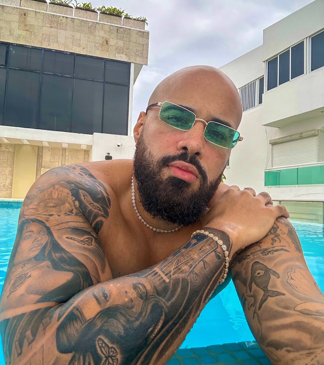 LR (@lrleydelrap) on Twitter photo Hola 😍 Hola 😍
