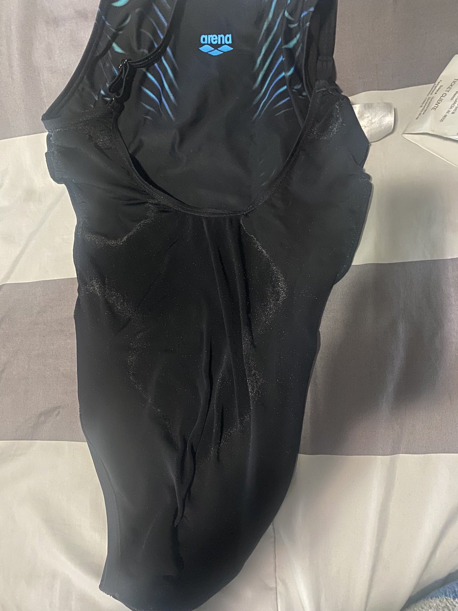 FoodTechMag's tweet image. 2 expériences catastrophiques de vos maillots de bain de natation @arena_france : le mien après 4 mois et celui de ma fille après une année. Que faire, à part le jeter?!…