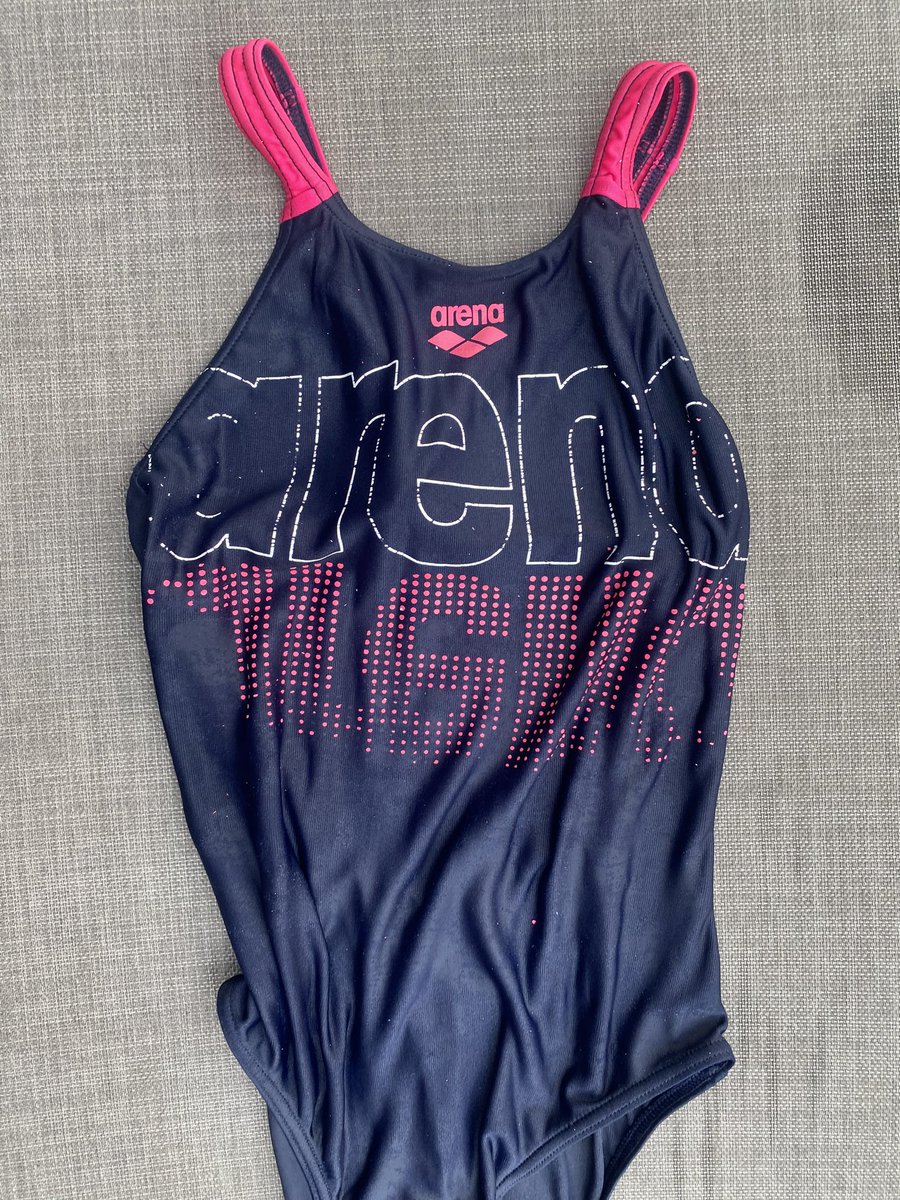 FoodTechMag's tweet image. 2 expériences catastrophiques de vos maillots de bain de natation @arena_france : le mien après 4 mois et celui de ma fille après une année. Que faire, à part le jeter?!…