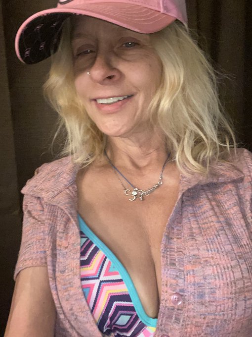 Playboy love 💕 https://t.co/DKTlVqATLZ